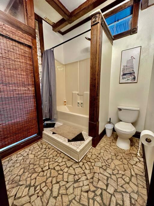 5 Bedroom Estate Near Casino And Downtown Bristol Kültér fotó